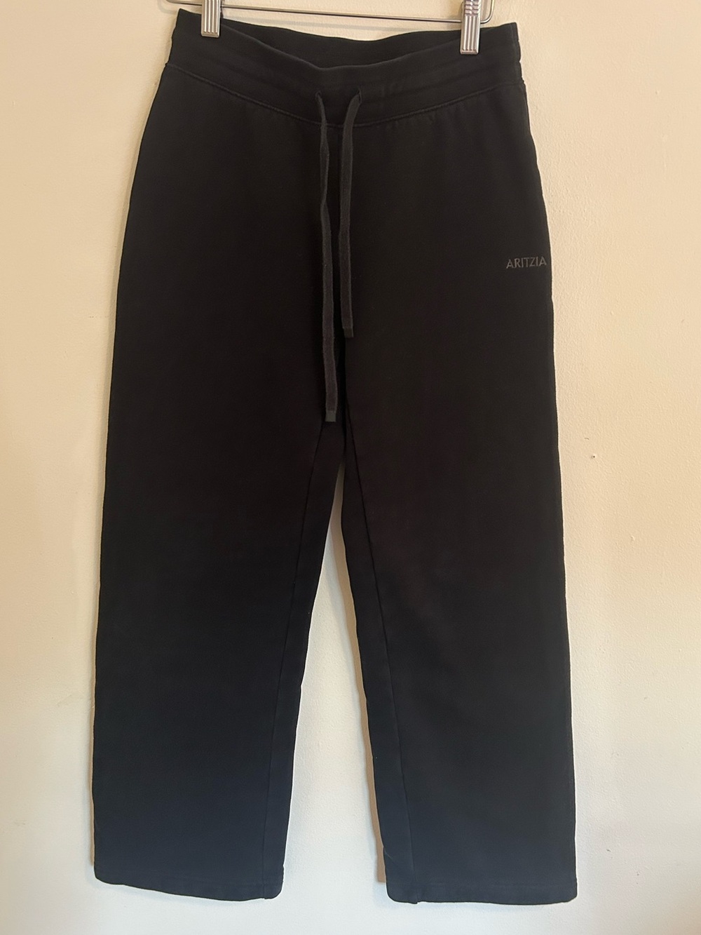 Aritzia Black Straight Leg Sweatpants